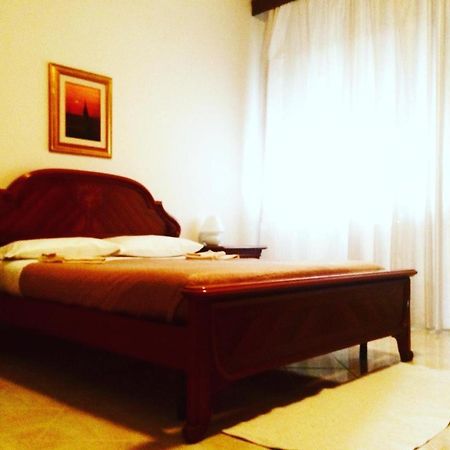 A Due Passi Hotel La Maddalena  Buitenkant foto