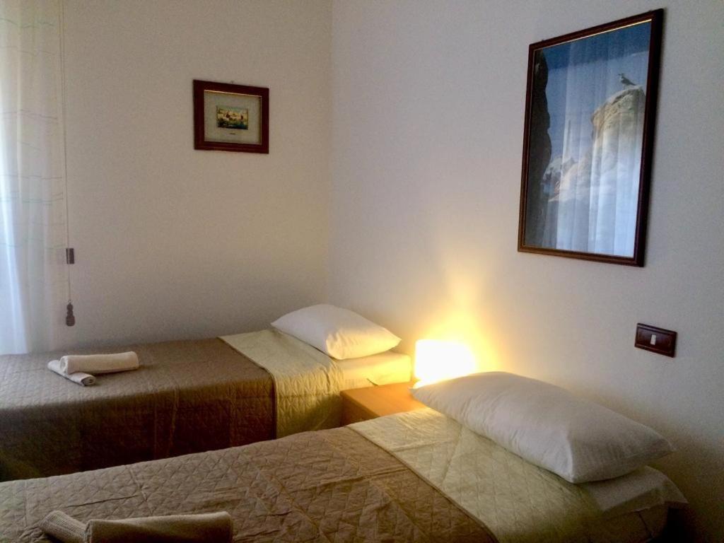 A Due Passi Hotel La Maddalena  Buitenkant foto