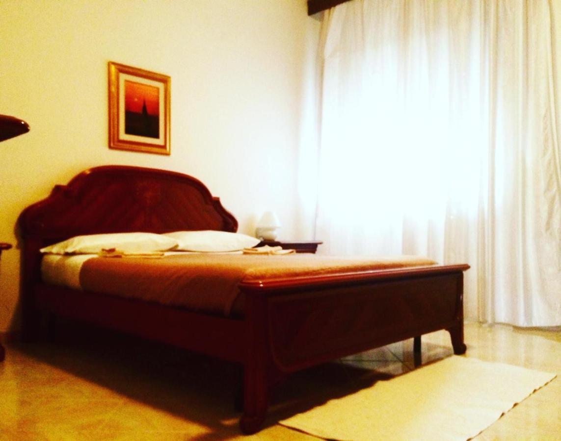 A Due Passi Hotel La Maddalena  Buitenkant foto